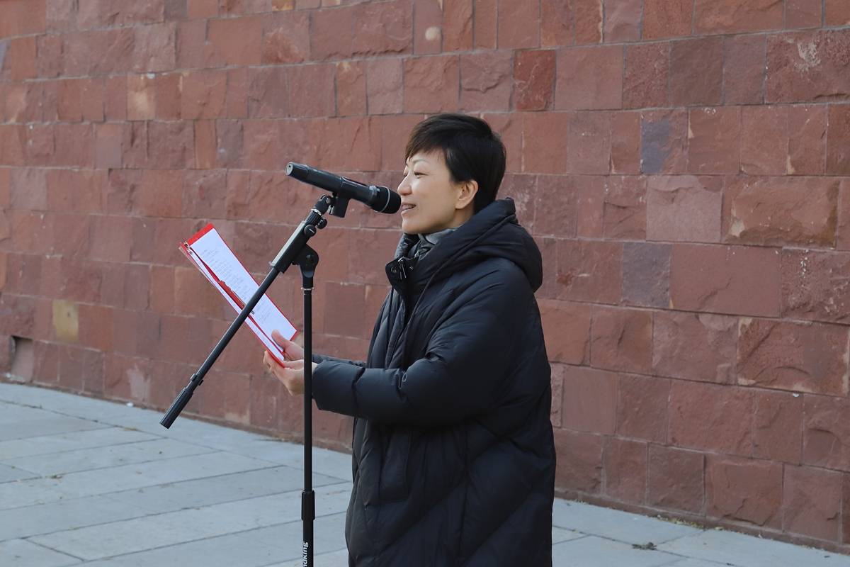 00-公司工會主席時(shí)群英宣布比賽成績.jpg